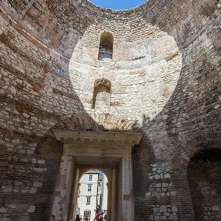 Amoretta With Parking Apartment Split